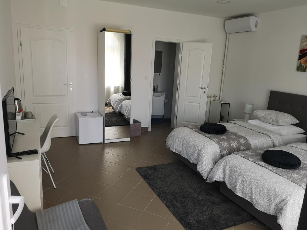 Marko Airport Rooms Velika Gorica Bagian luar foto