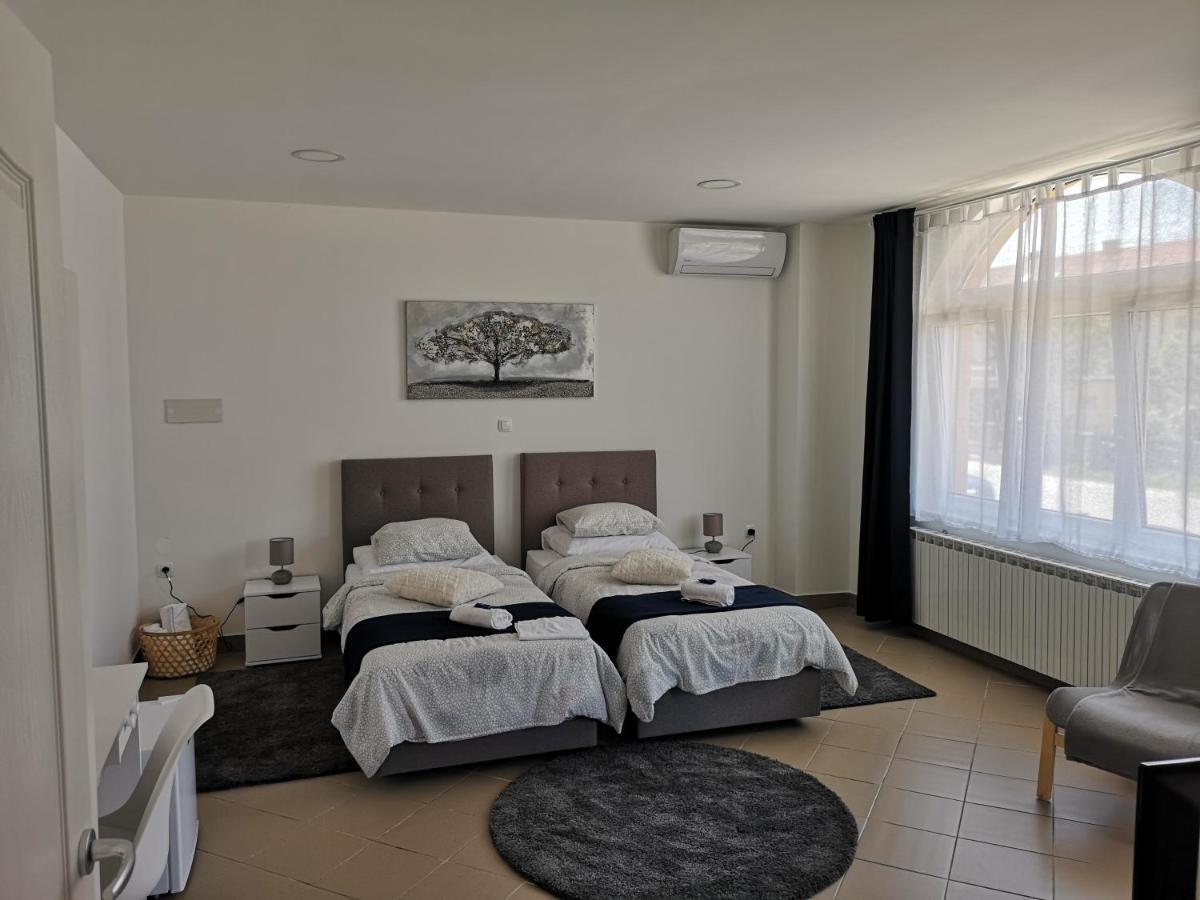 Marko Airport Rooms Velika Gorica Bagian luar foto